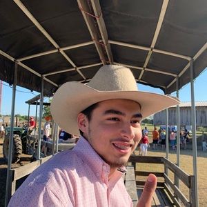 Meet your Posher, Luis